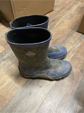 Muck Boots Kids Waterproof Blue and Black Rain Boot
